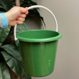 Free wt purchase!! Green Plastic Bucket with White Handle